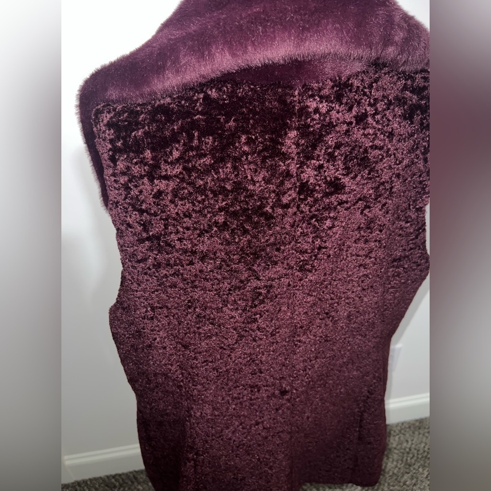WHBM Textured Faux-Fur Vest Burgundy Cabernet Large quiet luxury elegant - Picture 8 of 14